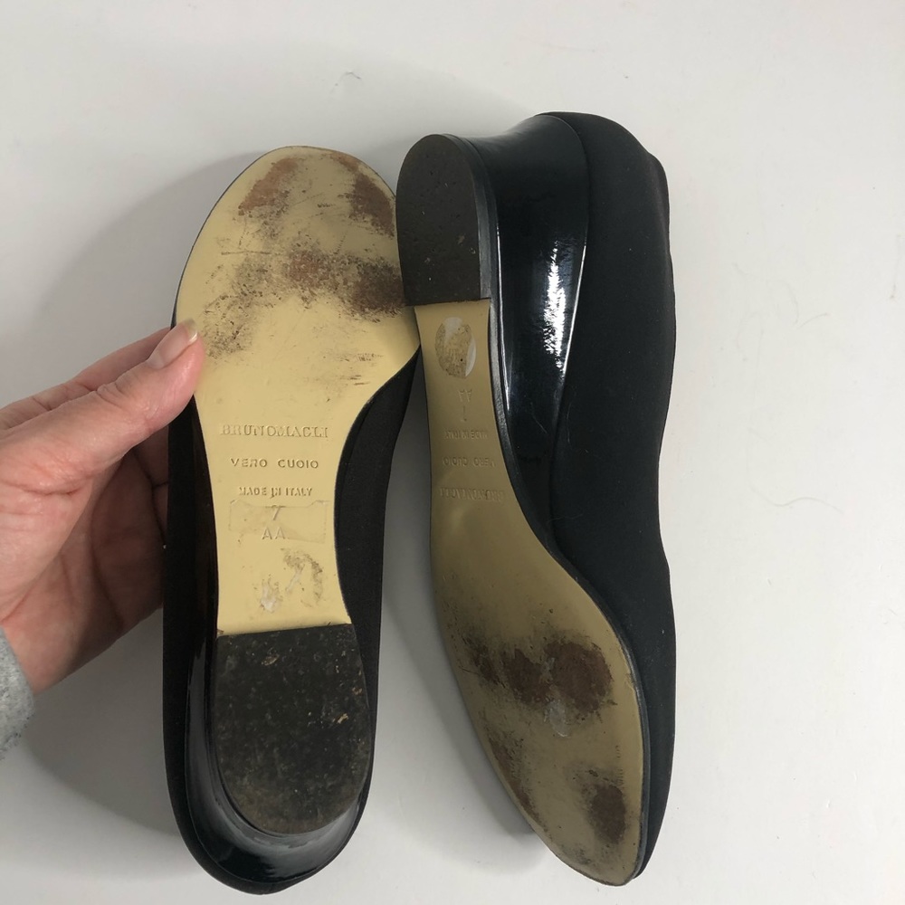 Bruno Magli Black Patent Wedge Peep Toe Shoe 7AA - Picture 6 of 8